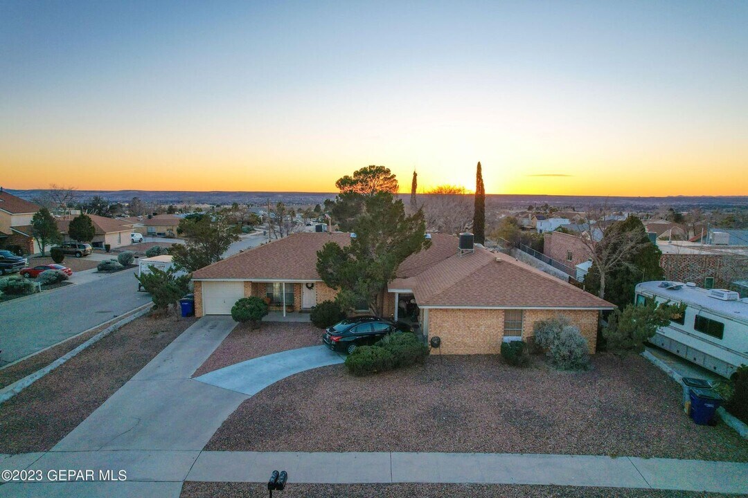 601-603 Alicante Way in El Paso, TX - Building Photo