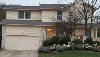 8402 Spring Valley Dr in Austin, TX - Building Photo