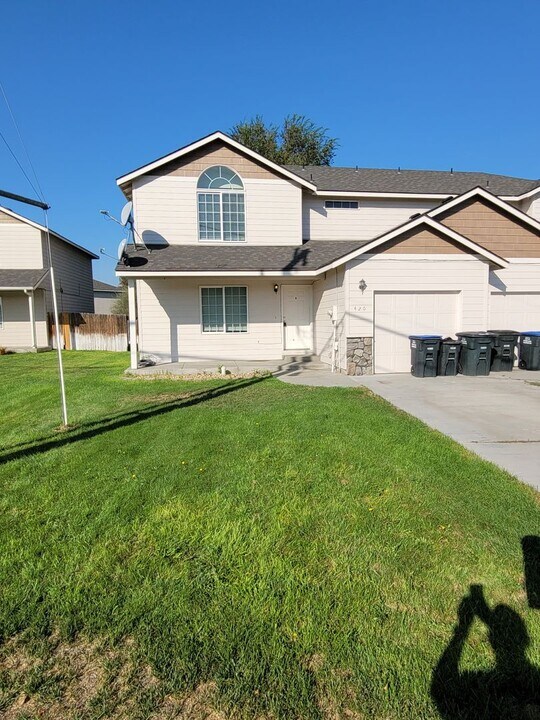 420 Laguna Dr in Moses Lake, WA - Building Photo