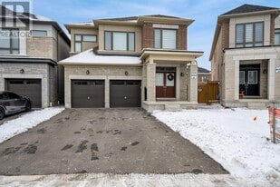 49 Priory Dr in Whitby, ON - Building Photo