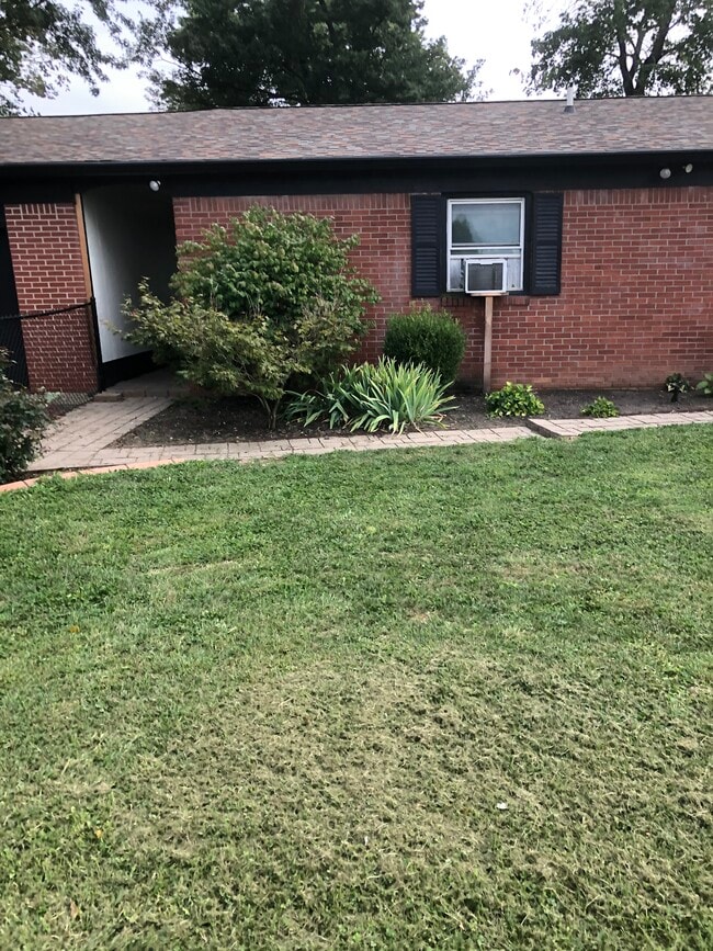 135 Bixler Rd, Unit Studio Apartment
