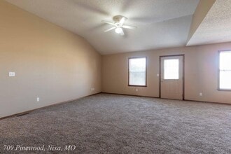 709 S Pinewood Ln in Nixa, MO - Building Photo - Building Photo