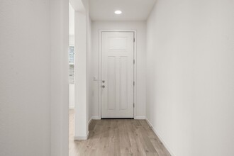 10437 Fossil Way in Elk Grove, CA - Building Photo - Building Photo