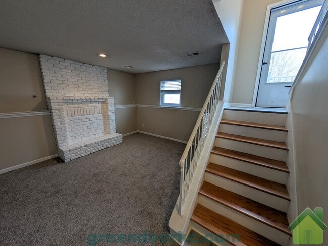 823 S Lindenwood Dr in Olathe, KS - Building Photo - Building Photo