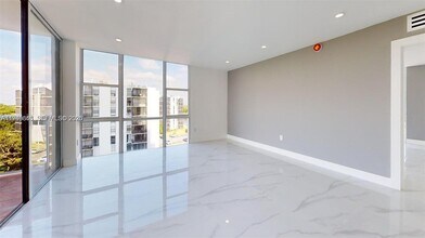 3625 N Country Club Dr in Aventura, FL - Building Photo - Building Photo