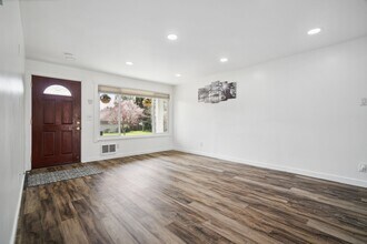 5419 172nd Pl SW in Lynnwood, WA - Foto de edificio - Building Photo