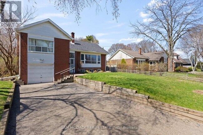 1821 Christopher Rd in Mississauga, ON - Building Photo - Building Photo