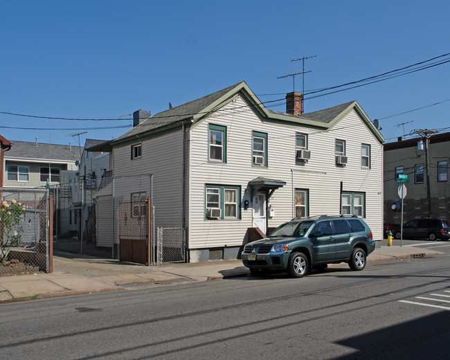 150 Pacific St in Newark, NJ - Building Photo - Building Photo