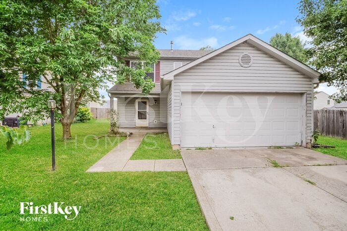 220 Woodstream Ct in Greenfield, IN - Building Photo