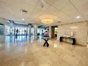 300 Bayview Dr, Unit 1702 in Sunny Isles Beach, FL - Building Photo - Building Photo