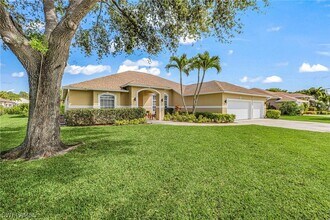 2031 Teagarden Ln in Naples, FL - Building Photo - Building Photo