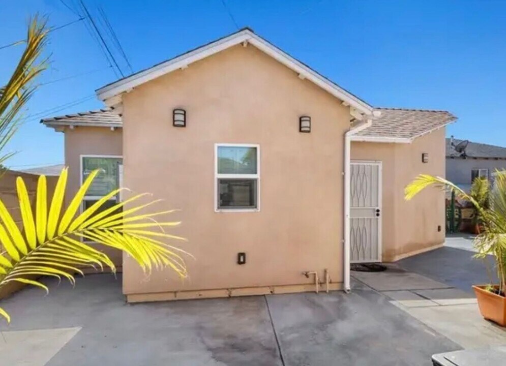 8828 Haas Ave in Los Angeles, CA - Building Photo