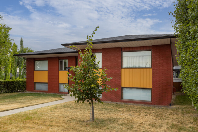1937 25 St SW in Calgary, AB - Building Photo - Building Photo