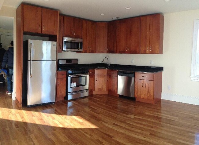 84 Linden St, Unit 2 in Boston, MA - Building Photo - Building Photo