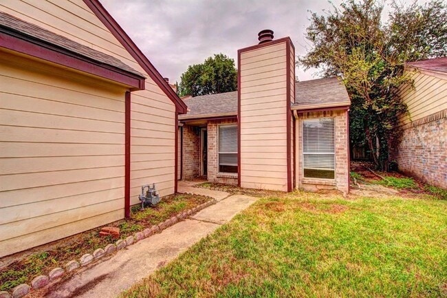 property at 11818 Plumpoint Dr