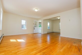 257 Litchfield St in Torrington, CT - Building Photo - Building Photo