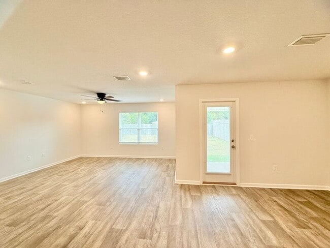 5801 Guinevere Ln in Milton, FL - Building Photo - Building Photo