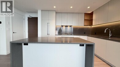 720 Farrow St in Coquitlam, BC - Building Photo - Building Photo