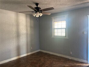 9 Iowa Rd in Edinburg, TX - Building Photo - Building Photo