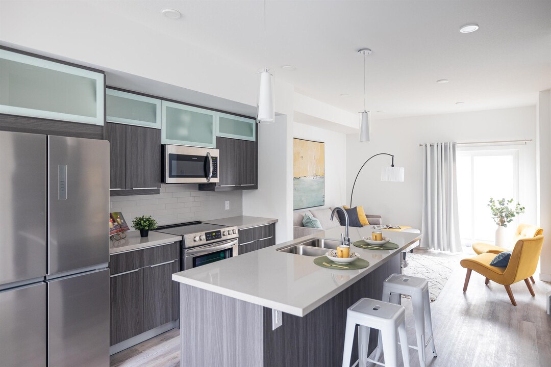9345-9151 151 St NW in Edmonton, AB - Building Photo