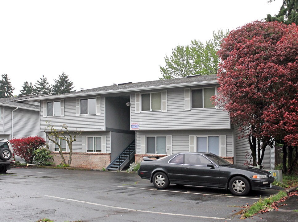 3201-3205 S 208th St in Seatac, WA - Building Photo