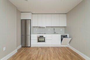 335 Harvard St, Unit F7 in Cambridge, MA - Building Photo