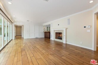 4211 W Toluca Lake Ln in Burbank, CA - Building Photo - Building Photo