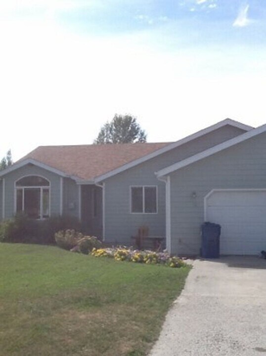 112 Spruce St N in Manhattan, MT - Building Photo