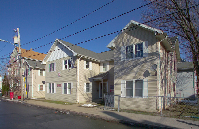 253 5th St in Fall River, MA - Building Photo - Building Photo
