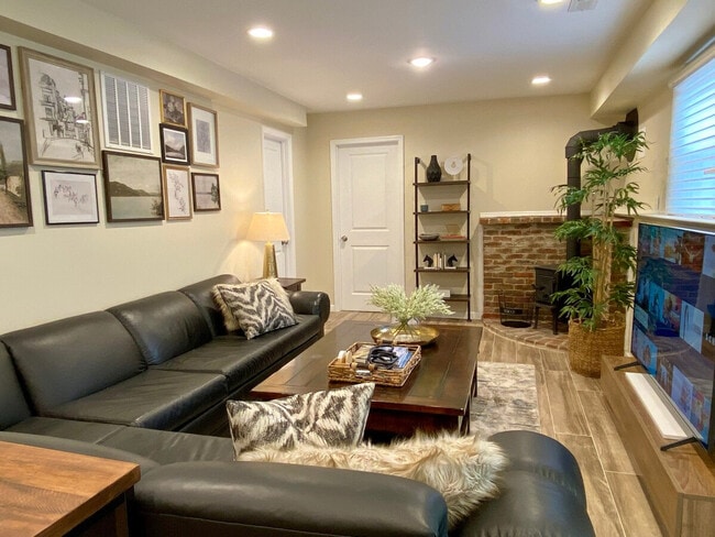 36 Jamestown Dr