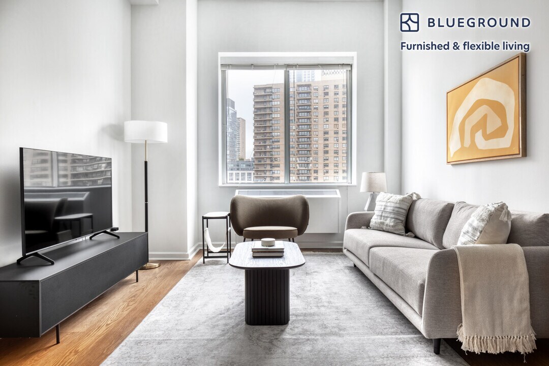 180 Riverside Blvd in New York, NY - Building Photo