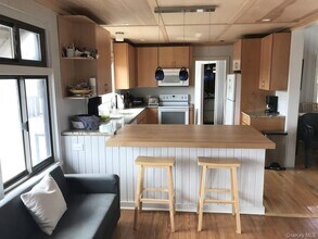 35 Sloop Walk in Bay Shore, NY - Building Photo - Building Photo