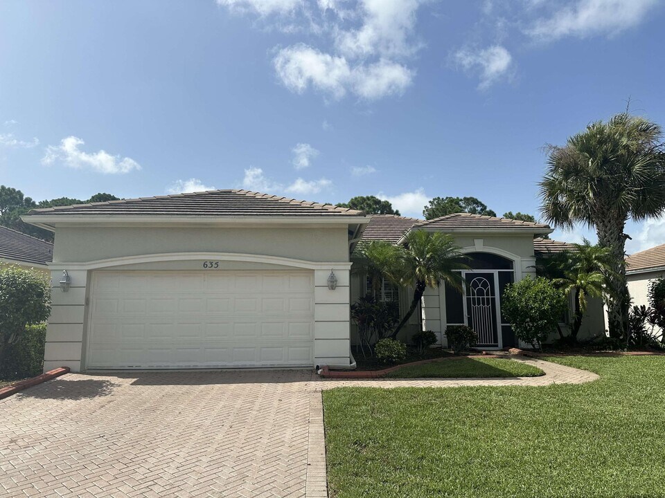 635 SW Indian Key Dr in Port St. Lucie, FL - Building Photo