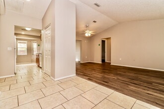 8047 Hathaway Dr in New Port Richey, FL - Building Photo - Building Photo