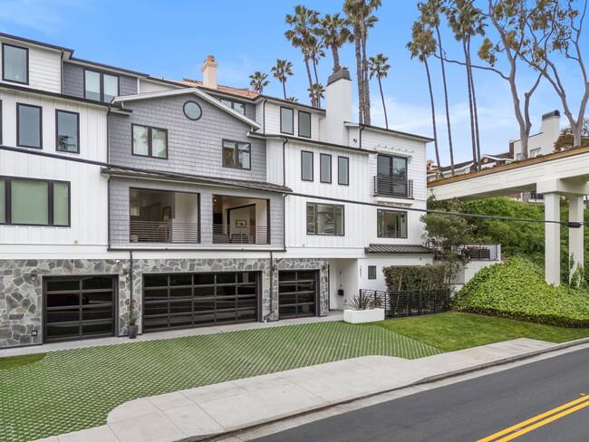 property at 2801 Bayside Dr