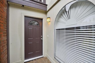 1326 Town Cir in Baytown, TX - Building Photo - Building Photo