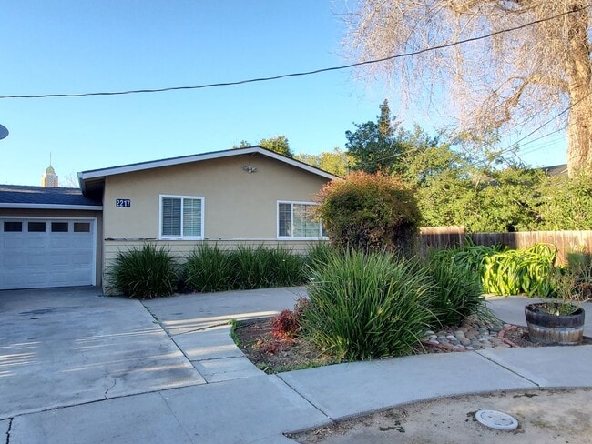 2217 Bonifacio St, Unit 2217 Bonifacio St