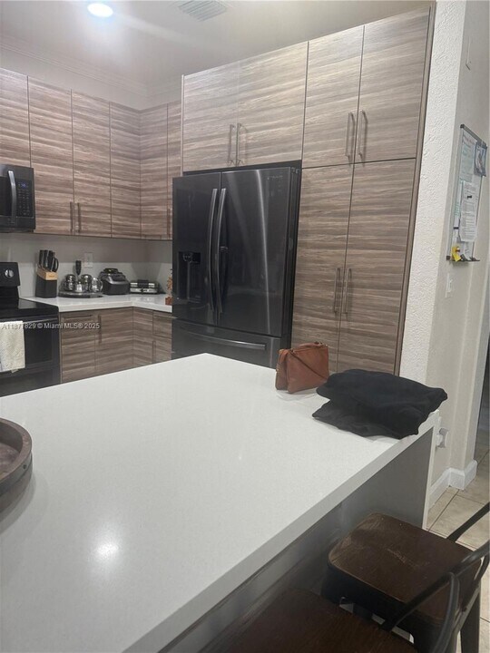7808 W 29th Ln in Hialeah, FL - Building Photo