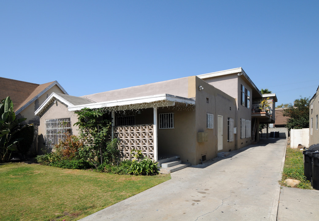 Carmona Apartments in Los Angeles, CA - Building Photo