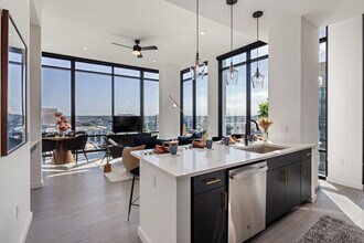 Overlook at Radius Dilworth in Charlotte, NC - Foto de edificio - Building Photo