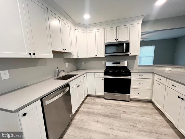 property at 6 Avery Dr