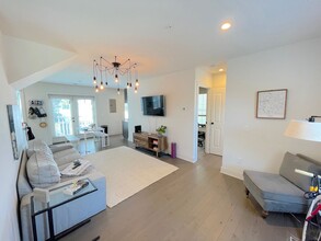 613 E Duffy Ln, Unit Unit A in Savannah, GA - Building Photo - Building Photo