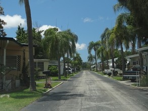 Hillside Mobile Home Park in Clearwater, FL - Building Photo - Building Photo