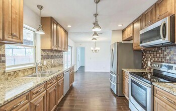 643 SE Preston Ln in Port St. Lucie, FL - Foto de edificio - Building Photo