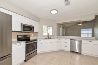 3512 Concho Ct in Sun City Center, FL - Foto de edificio - Building Photo