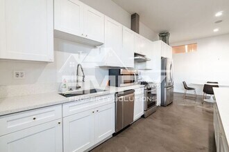 5655 E Beverly Blvd in East Los Angeles, CA - Building Photo - Building Photo