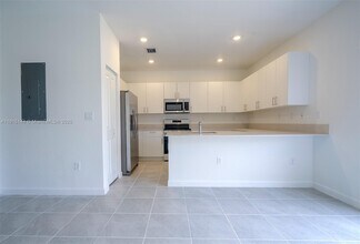 2752 SE 26th Ave in Homestead, FL - Building Photo - Building Photo