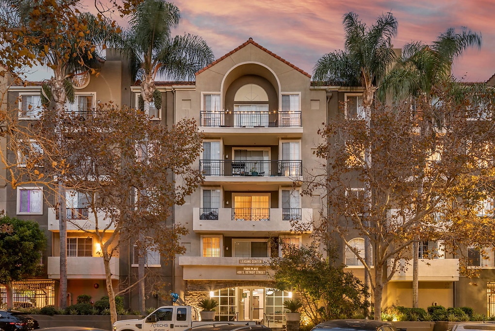 Essex Properties at Miracle Mile in Los Angeles, CA - Foto de edificio