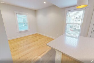 208 Banks St, Unit 3 in Cambridge, MA - Building Photo - Building Photo