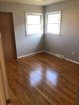 5405-5407-5407 N 37th St in Milwaukee, WI - Building Photo